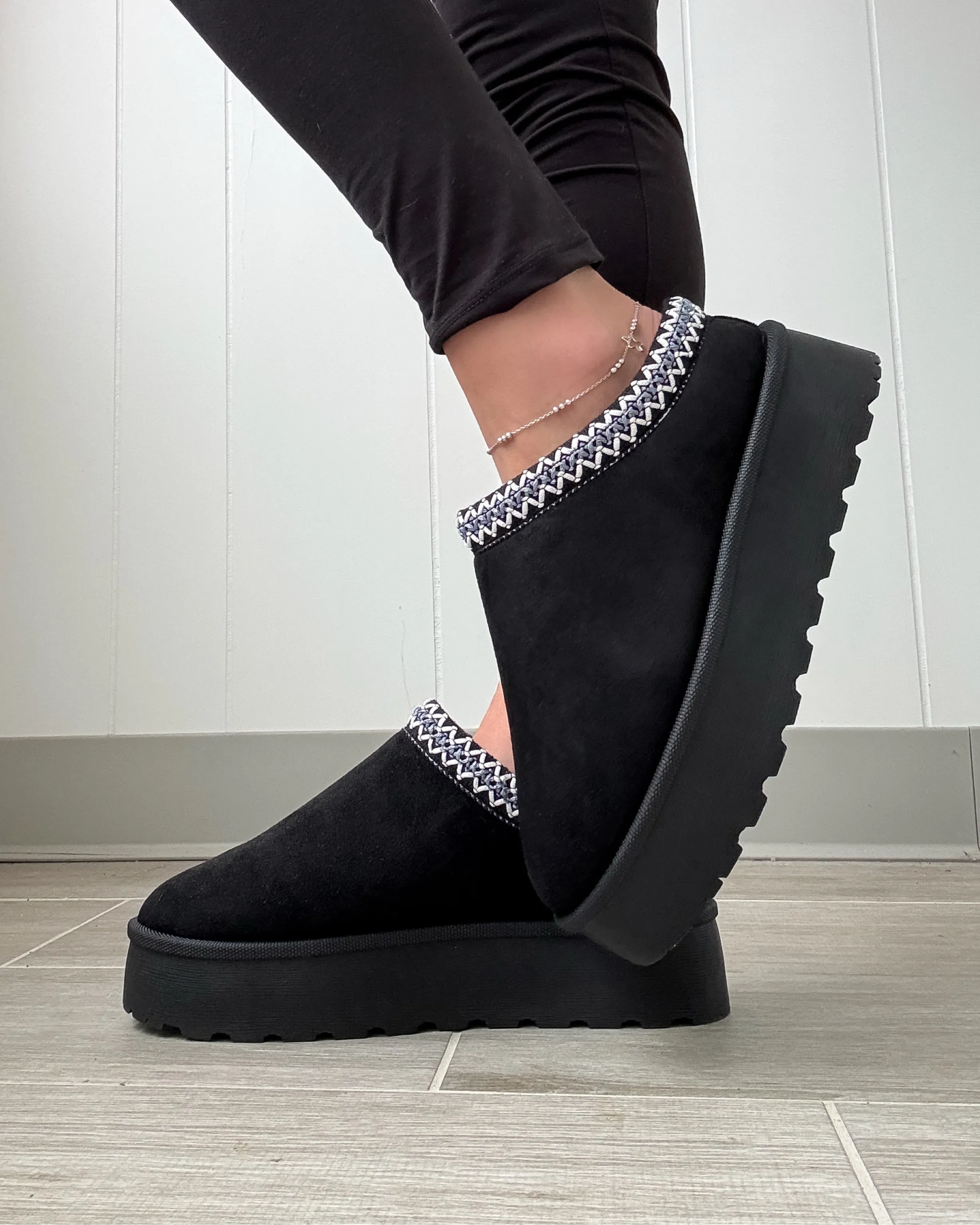Brigham Fur Slippers - Black