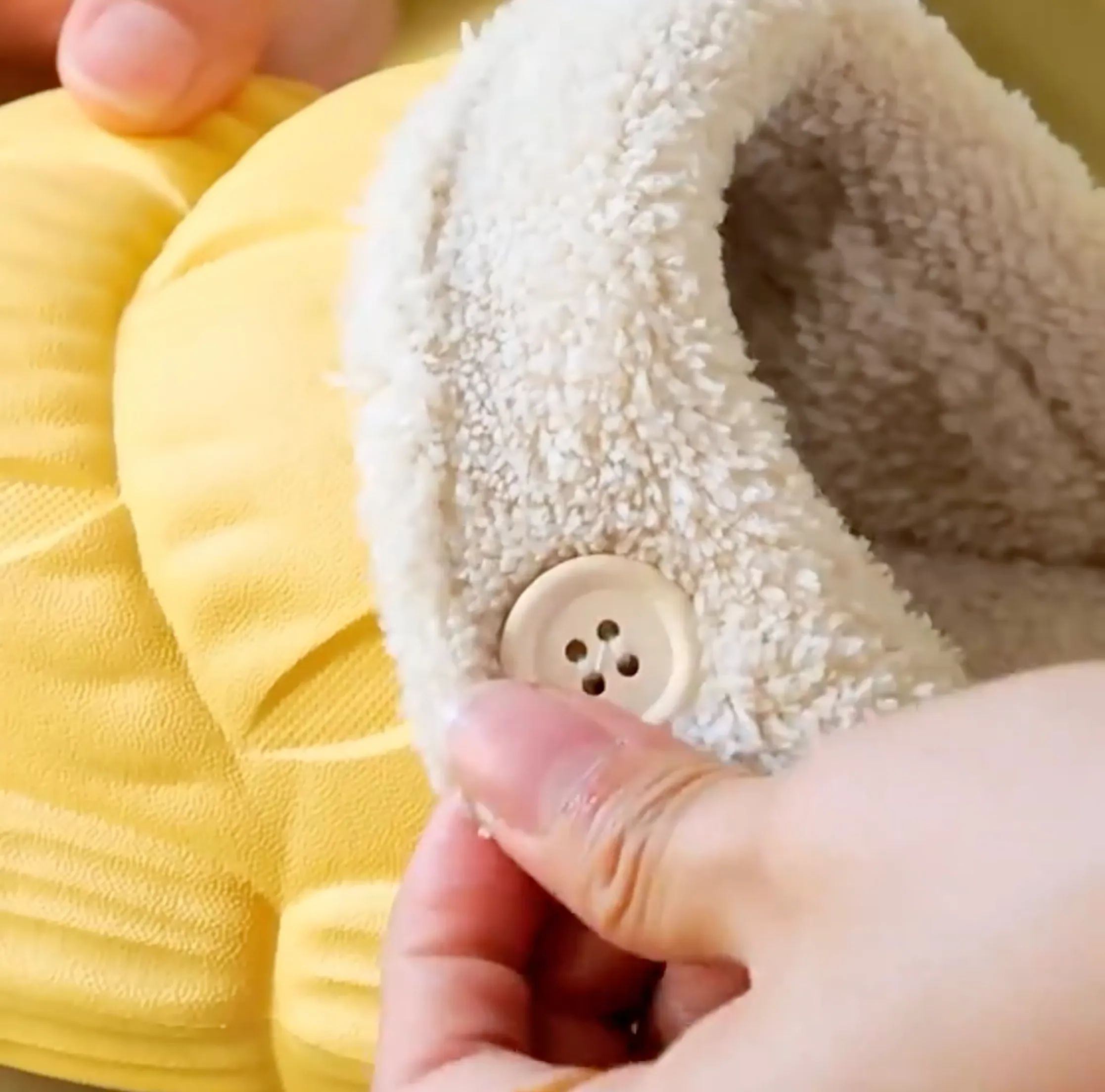 Cozy Fluffguard Yellow