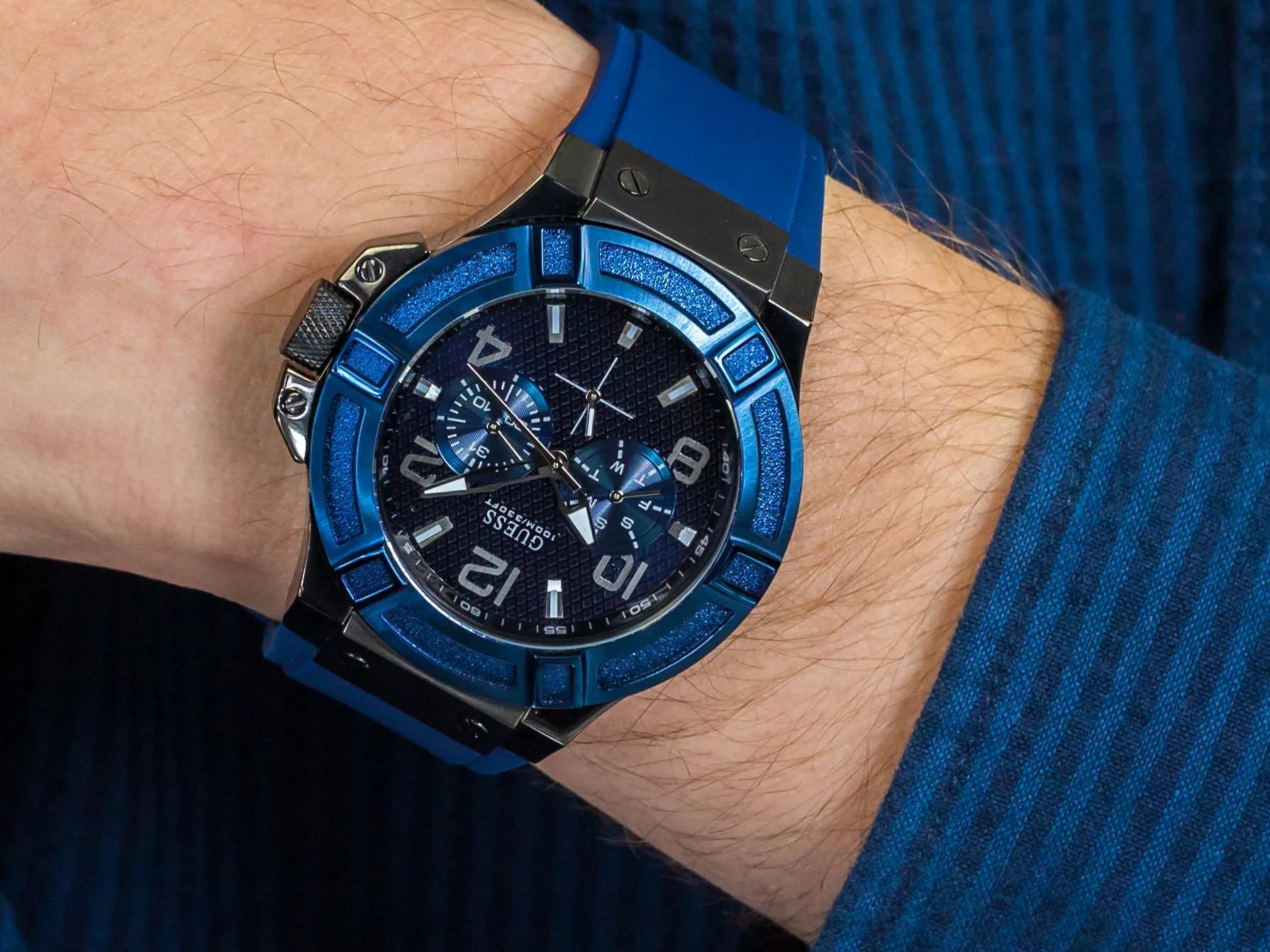 Guess Rigor Analog Blue Dial Blue Rubber Strap Watch For Men - W0248G5