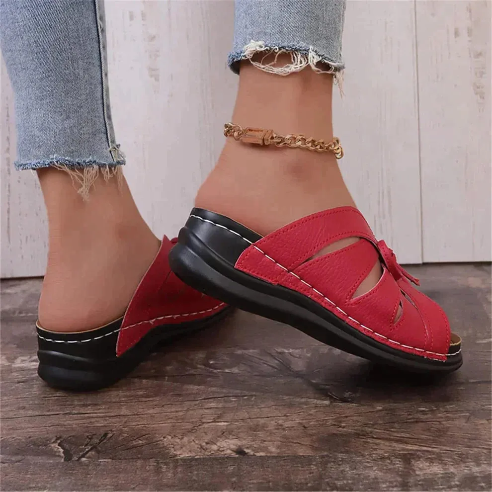 Iris - Chic and Cozy Sandals