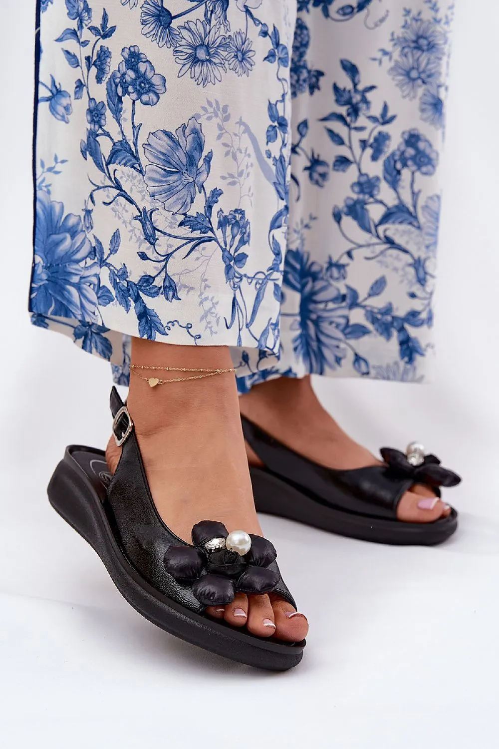 Jezzi eco leather Buskin sandals