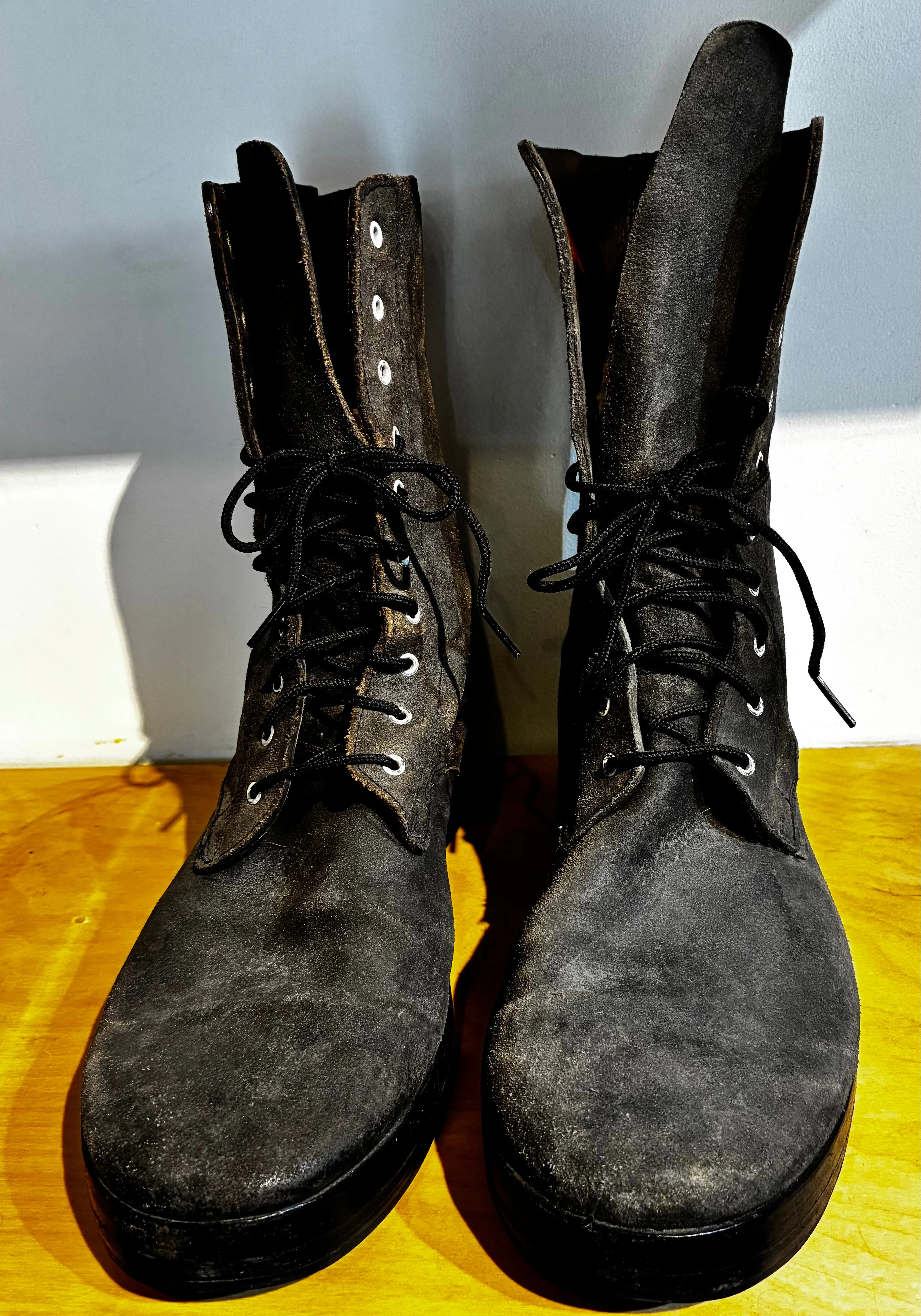 Men's Grey Suede 10-Eyelet Boots Sz 45/11.5 US