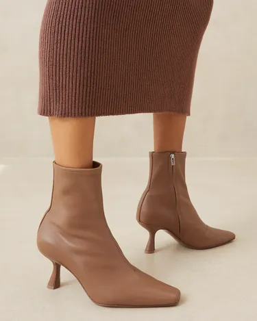 Thandy Curved Bootie