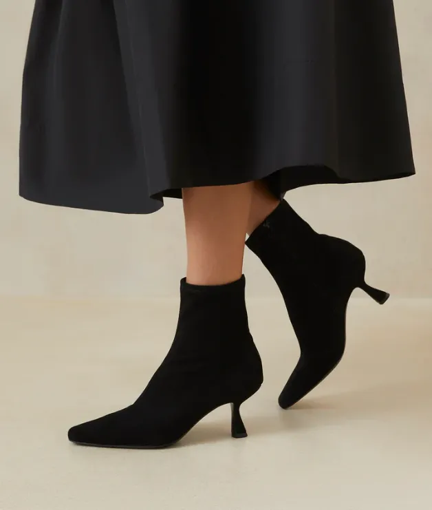 Thandy Curved Bootie