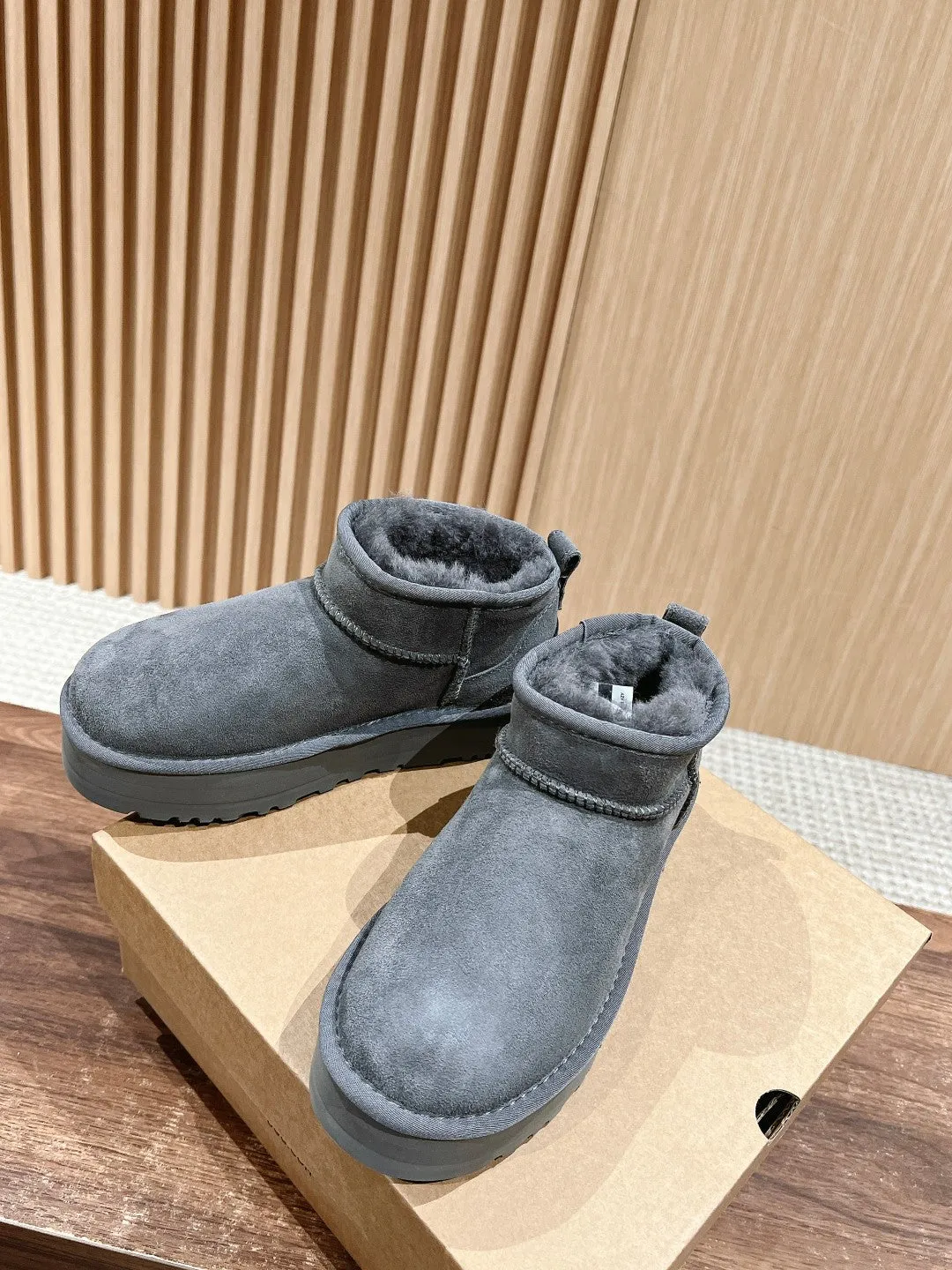 Thick-soled furry snow boots