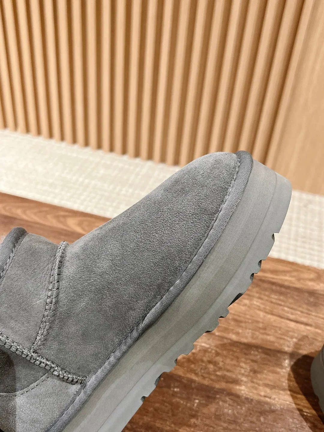 Thick-soled furry snow boots
