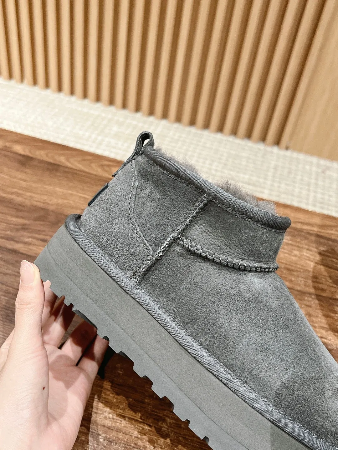 Thick-soled furry snow boots
