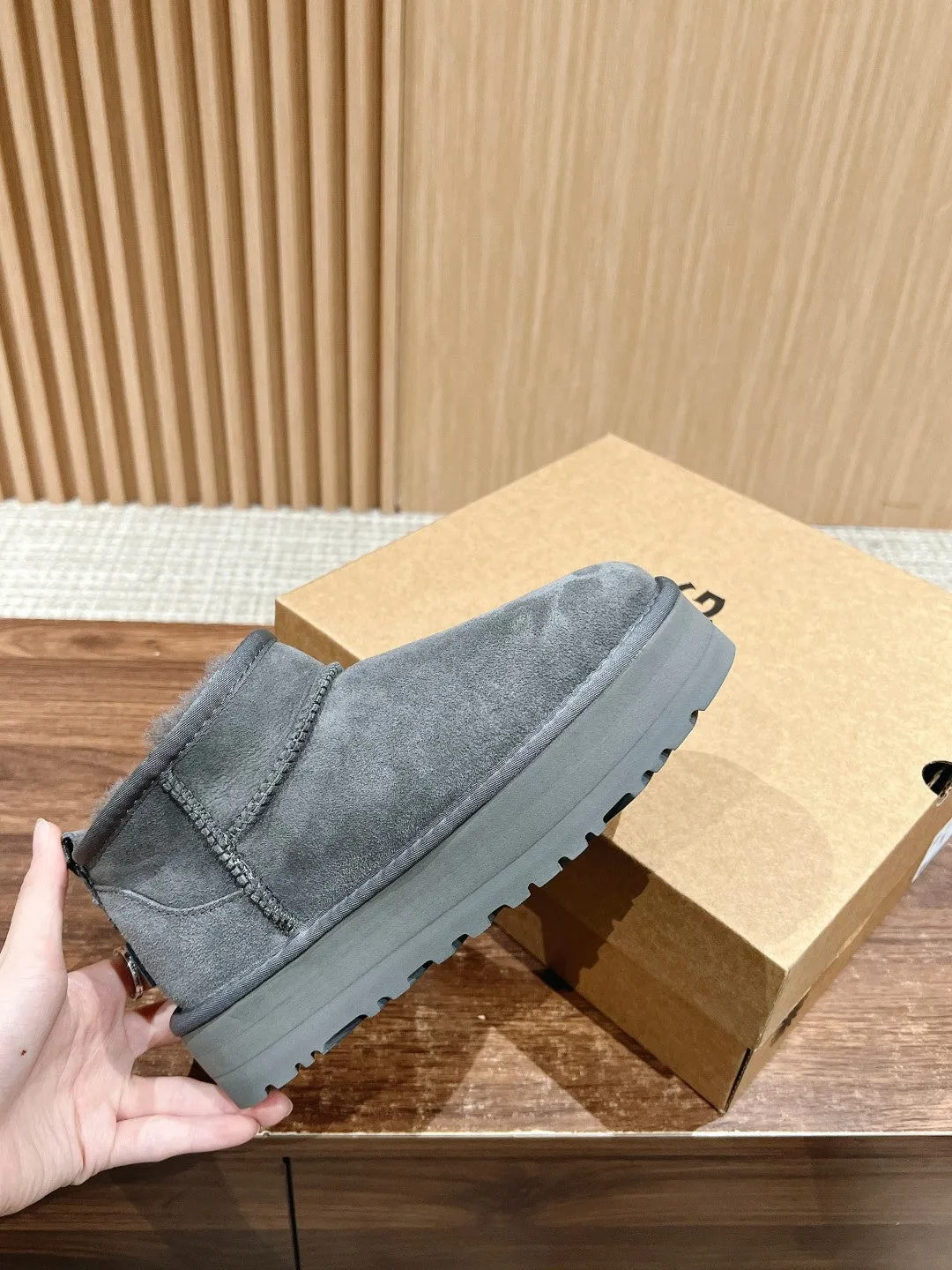 Thick-soled furry snow boots