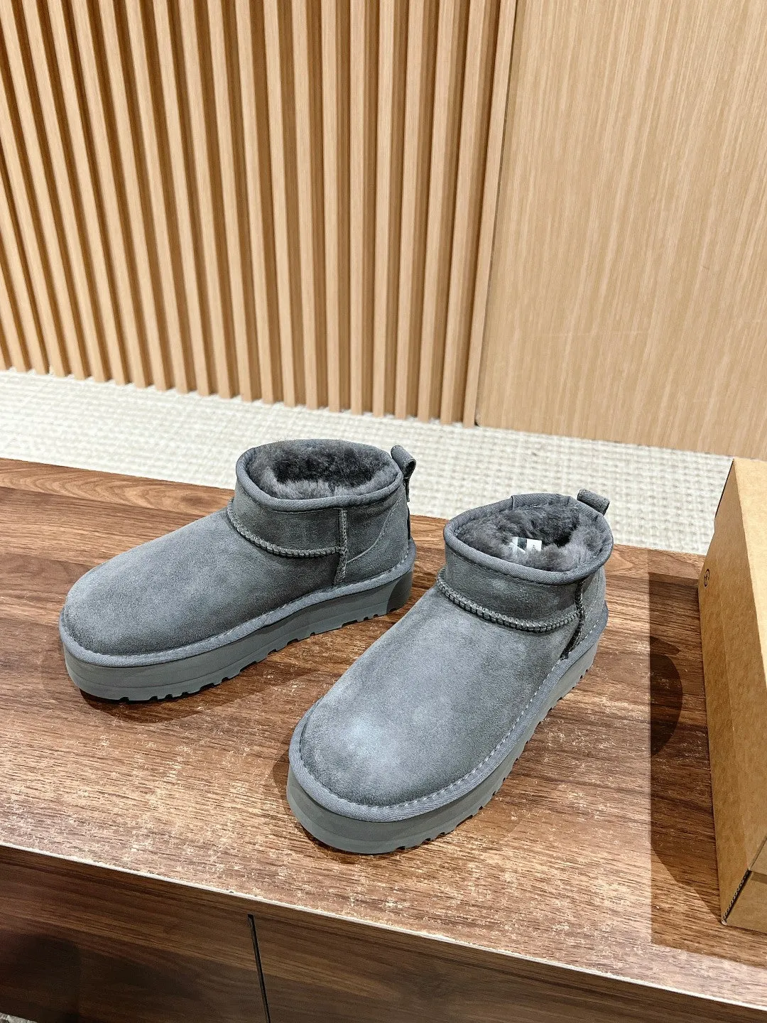 Thick-soled furry snow boots