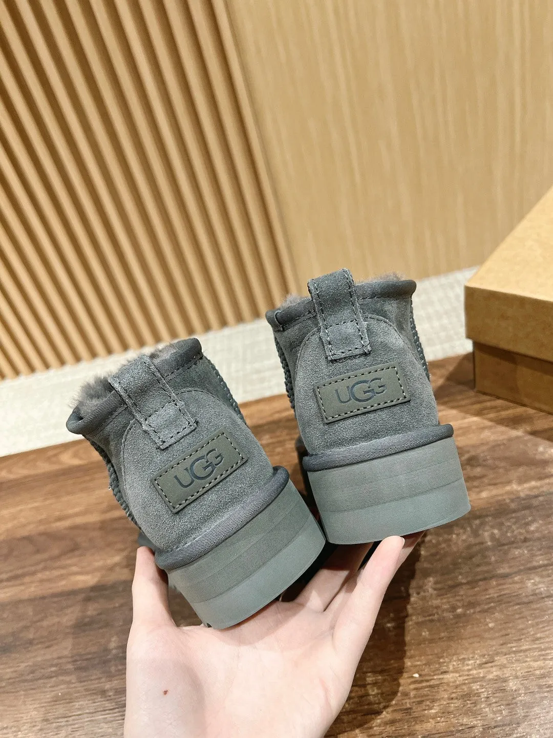 Thick-soled furry snow boots