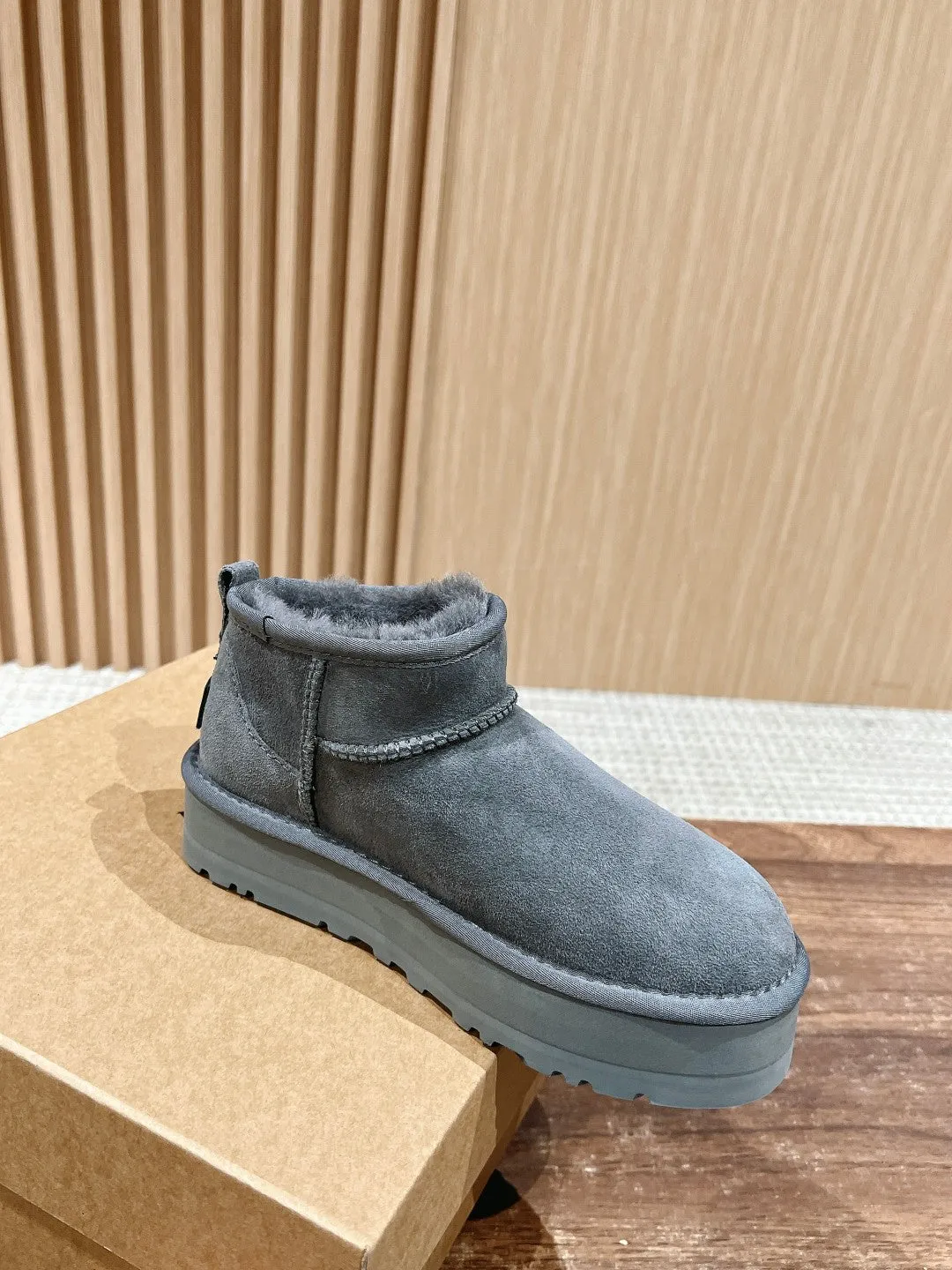Thick-soled furry snow boots