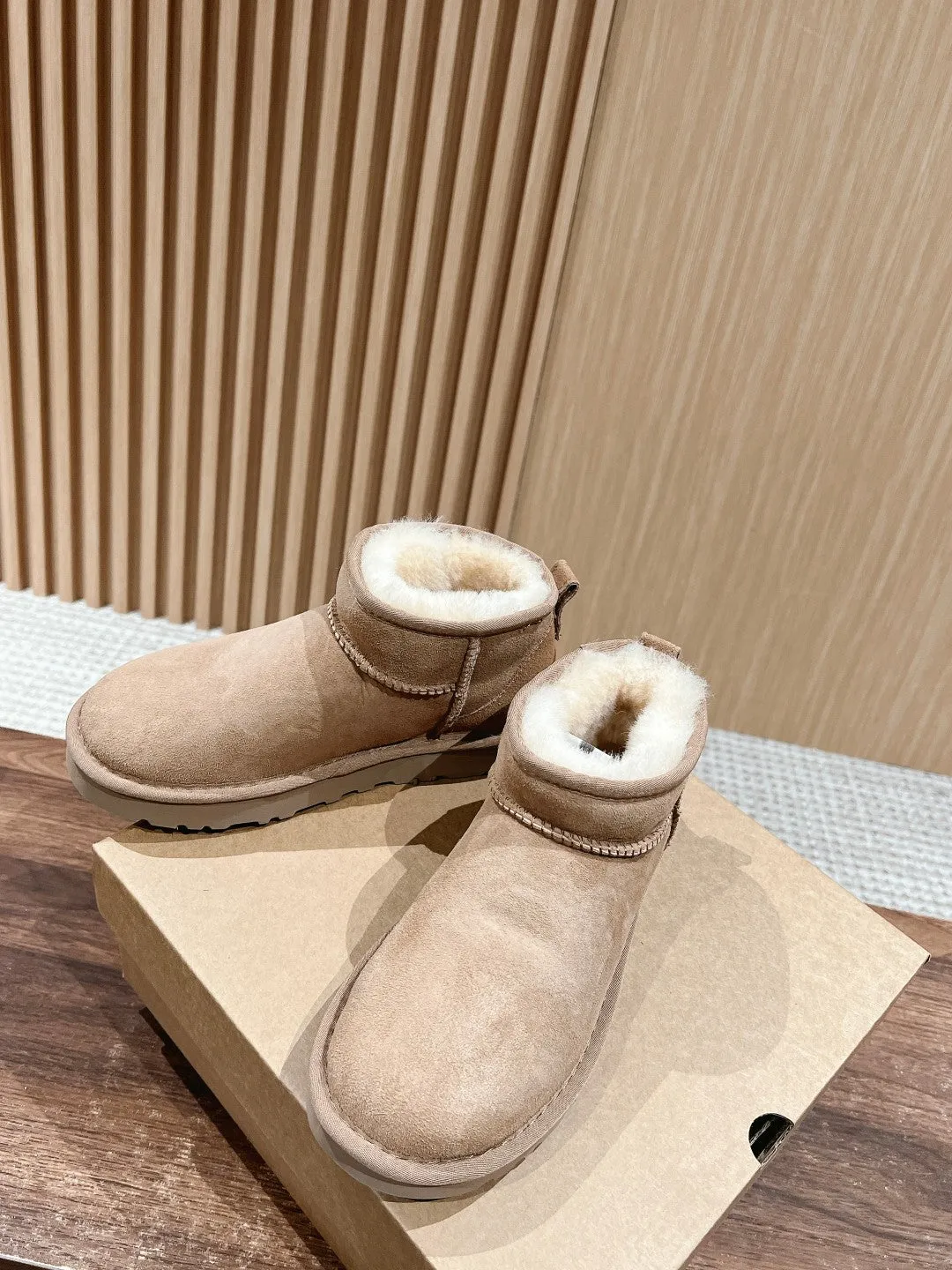 Thin-soled fur snow boots