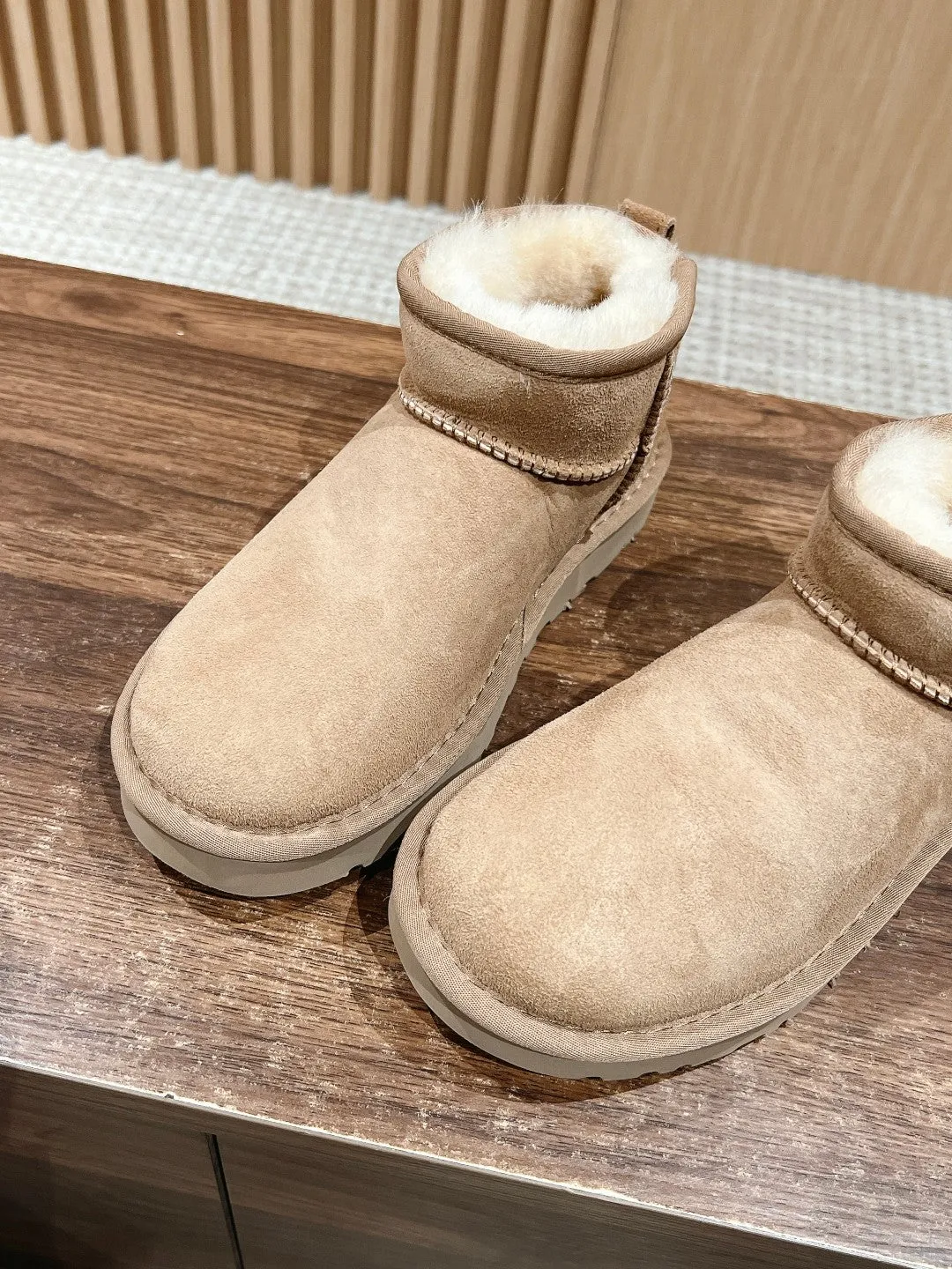 Thin-soled fur snow boots