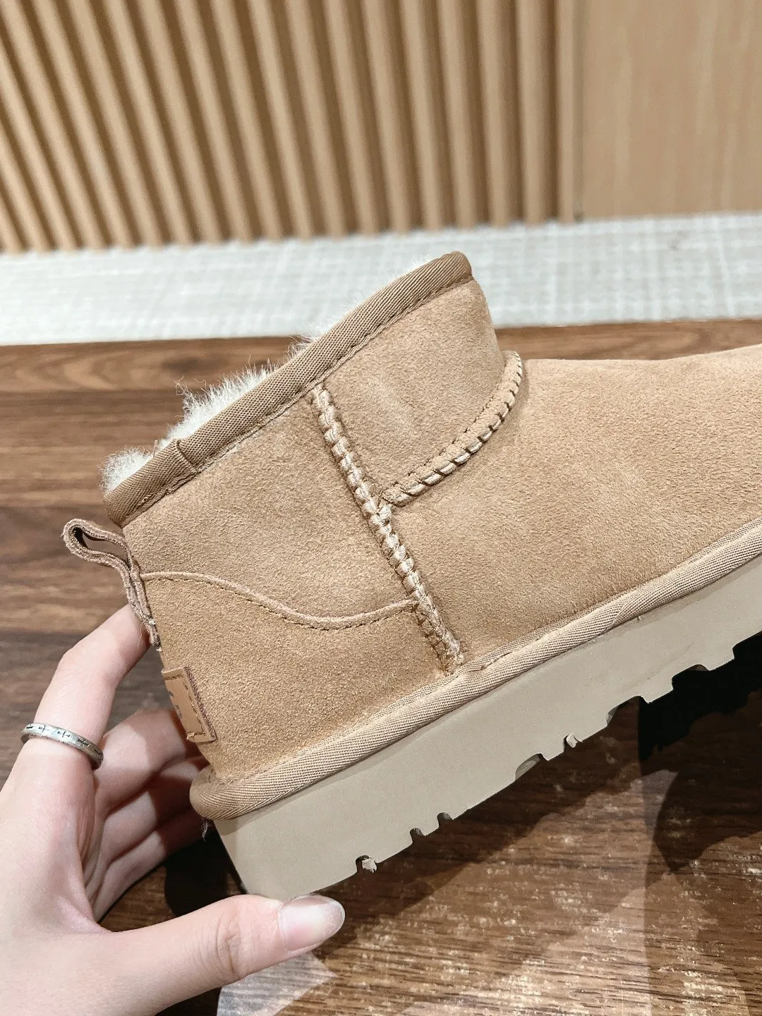 Thin-soled fur snow boots