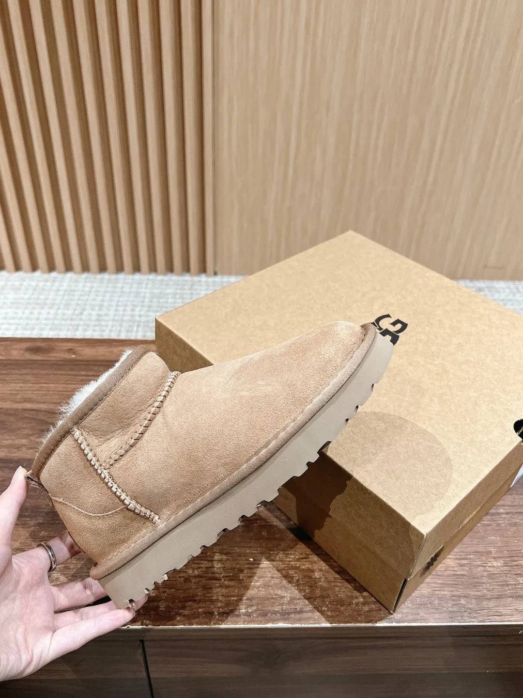 Thin-soled fur snow boots