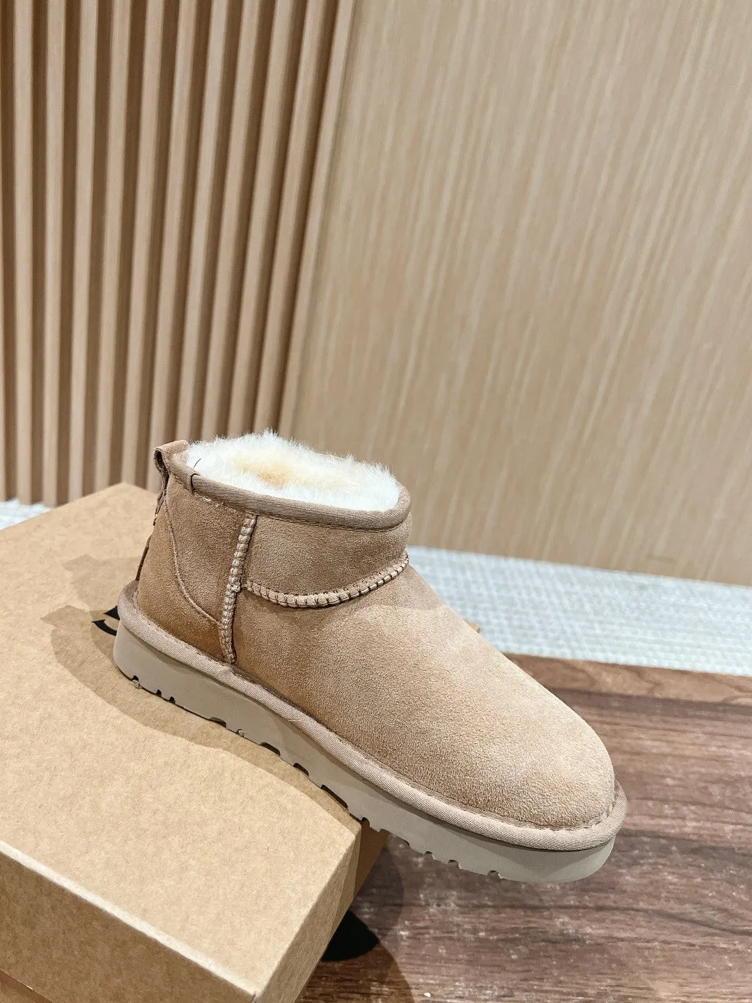 Thin-soled fur snow boots