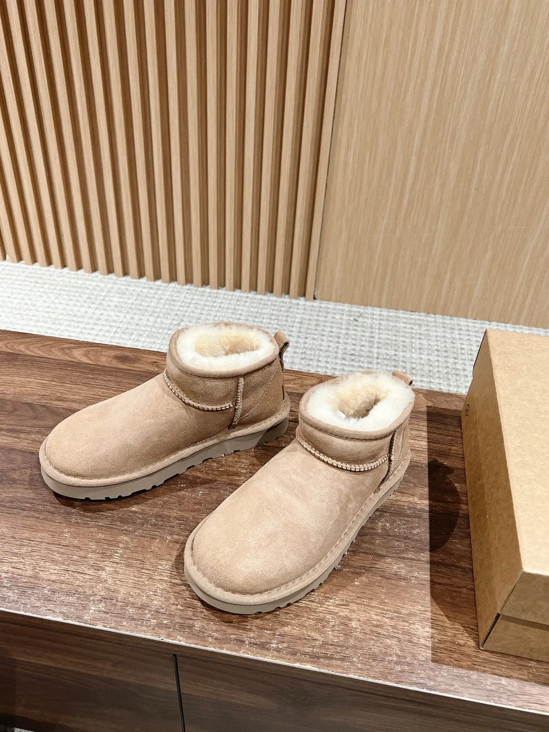 Thin-soled fur snow boots