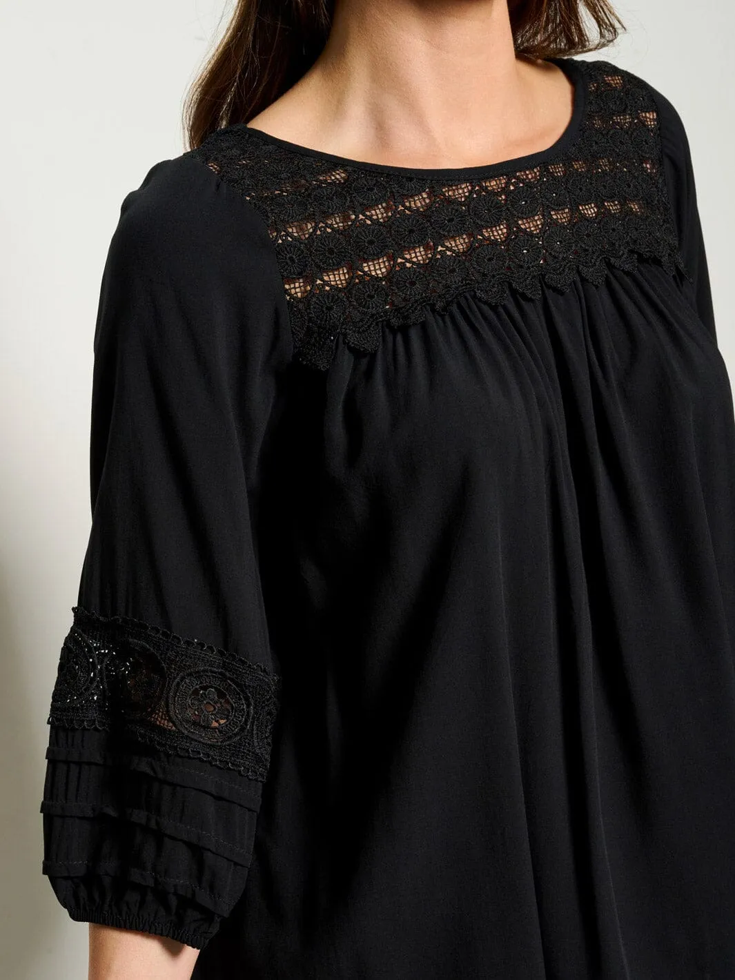 WOMEN'S 3/4 SLEEVES CROCHET DETAILED BLOUSE TOP