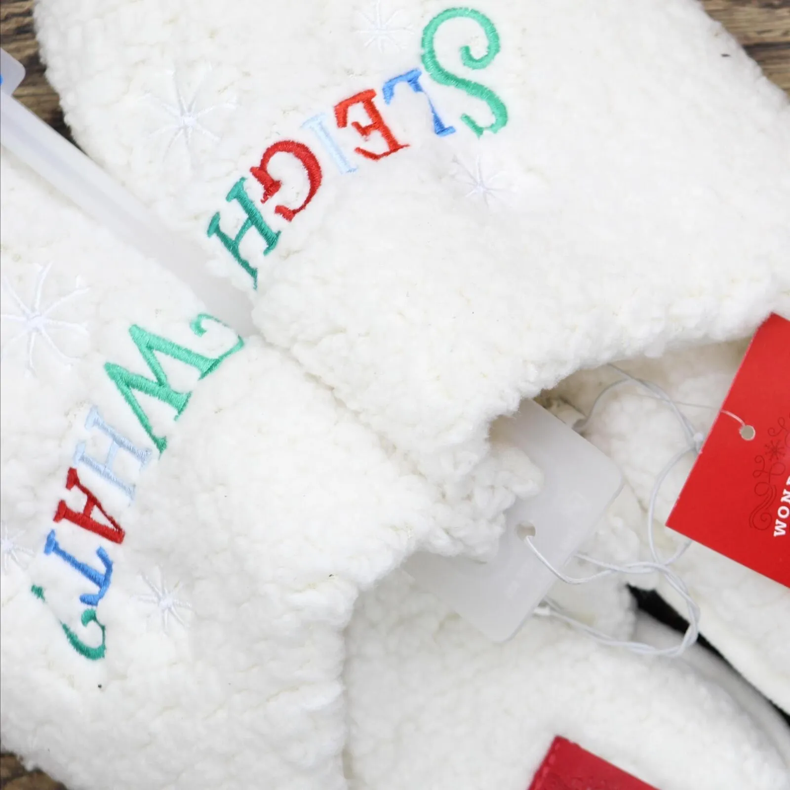 Wondershop Women's "Sleigh What?" Scuff Slippers 91651326 White L (9-10)
