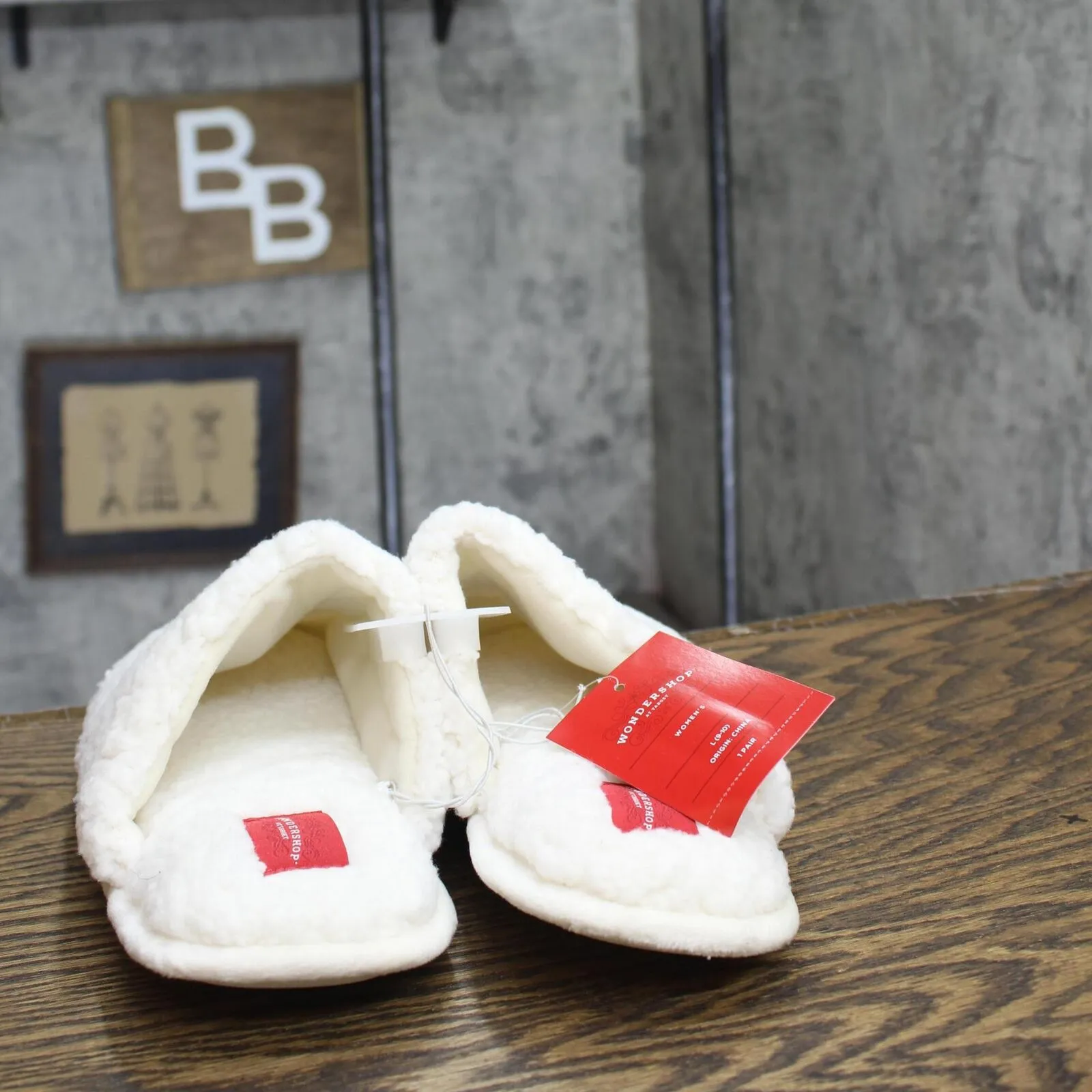 Wondershop Women's "Sleigh What?" Scuff Slippers 91651326 White L (9-10)