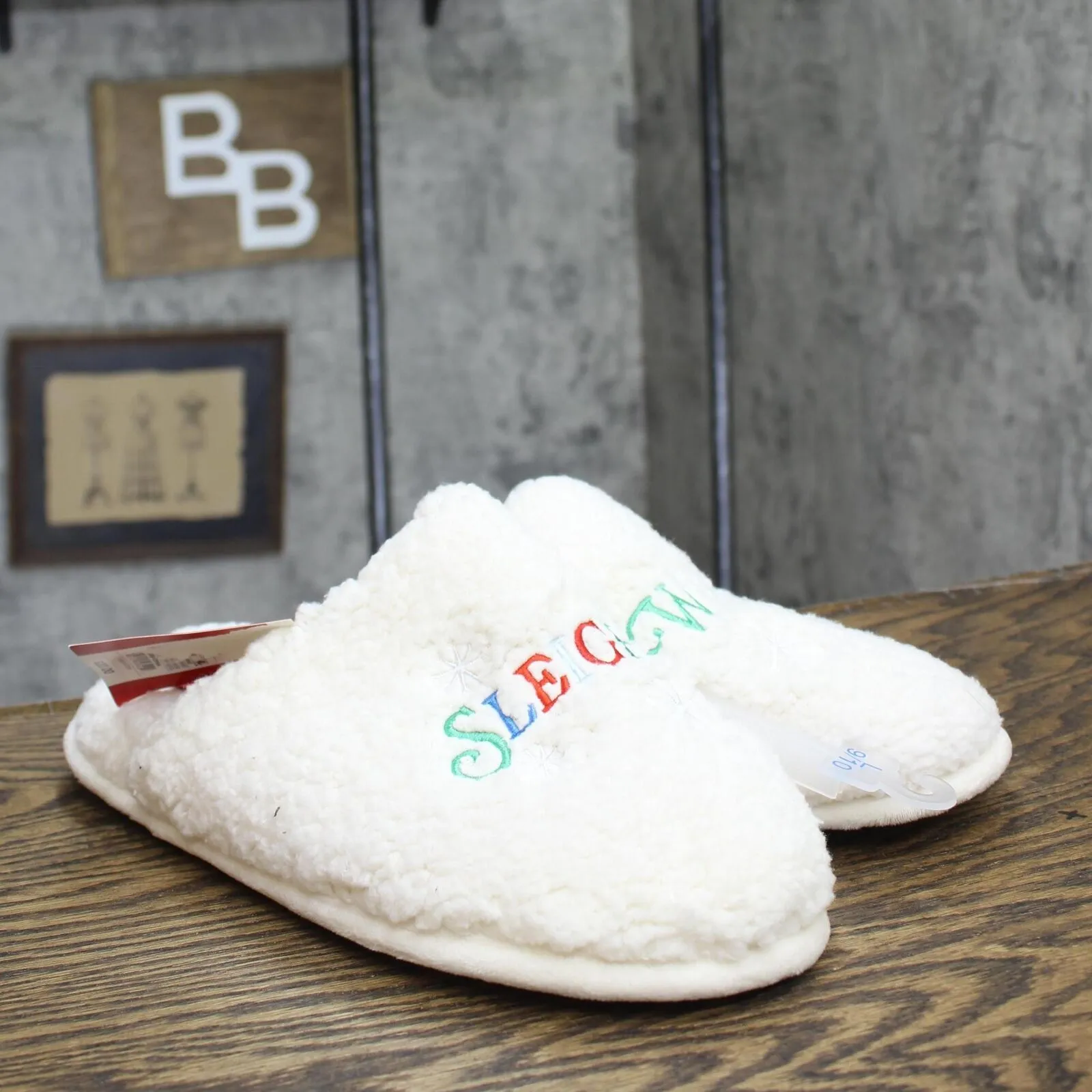 Wondershop Women's "Sleigh What?" Scuff Slippers 91651326 White L (9-10)
